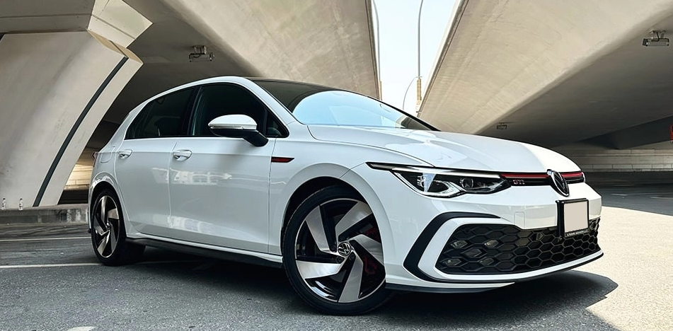 Picture Volkswagen Golf GTI 2023-2024 